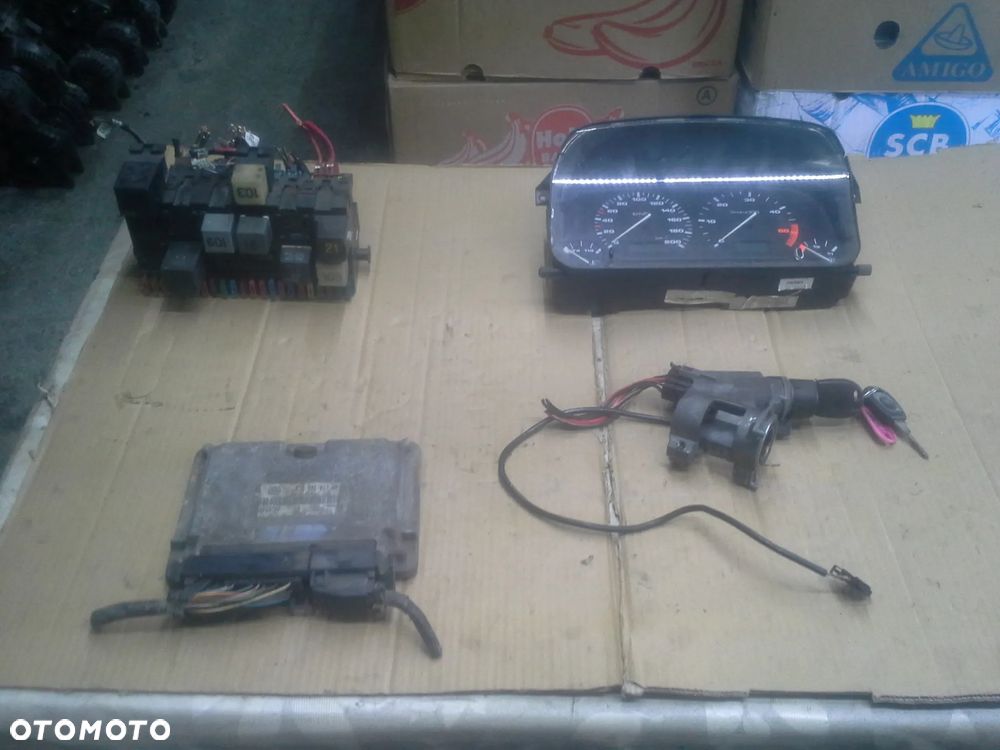 Volkswagen Caddy II 1.9 SDi zestaw startowy komputer 0281010007  038906013AN - 1