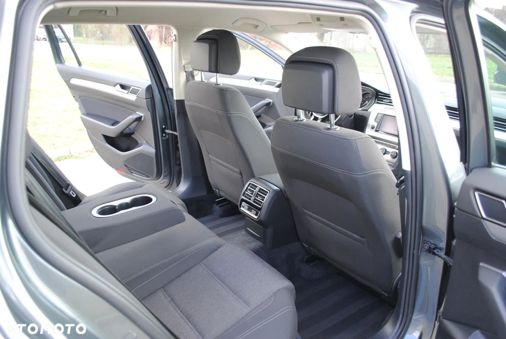 Volkswagen Passat - 23