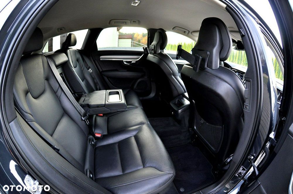 Volvo V90 D3 Momentum Pro - 24