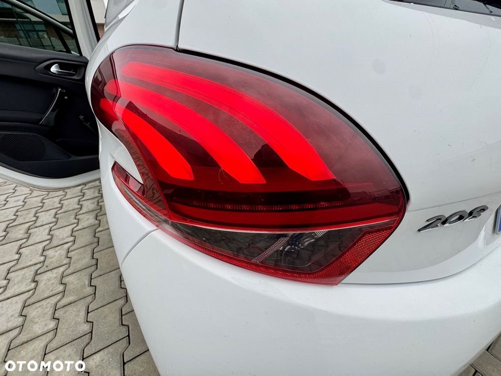 Peugeot 208 1.2 PureTech Style - 10