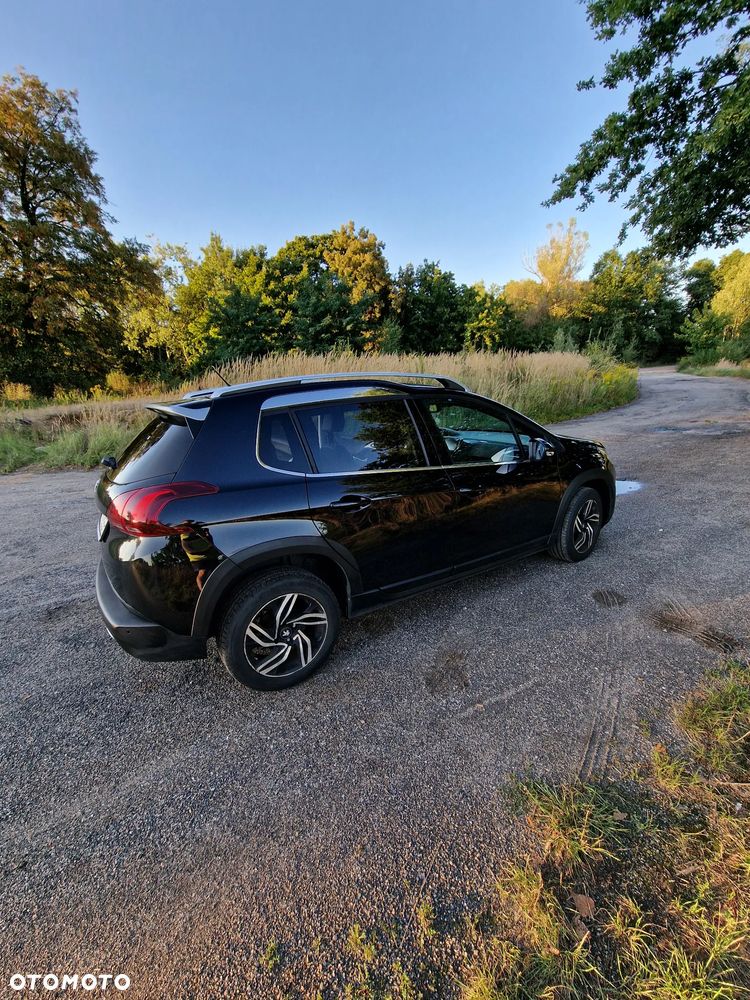 Peugeot 2008 1.2 Pure Tech GPF Allure S&S EAT6 - 4