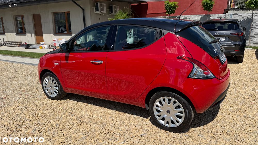 Lancia Ypsilon Y 1.2 8v Black & Red Edition - 36