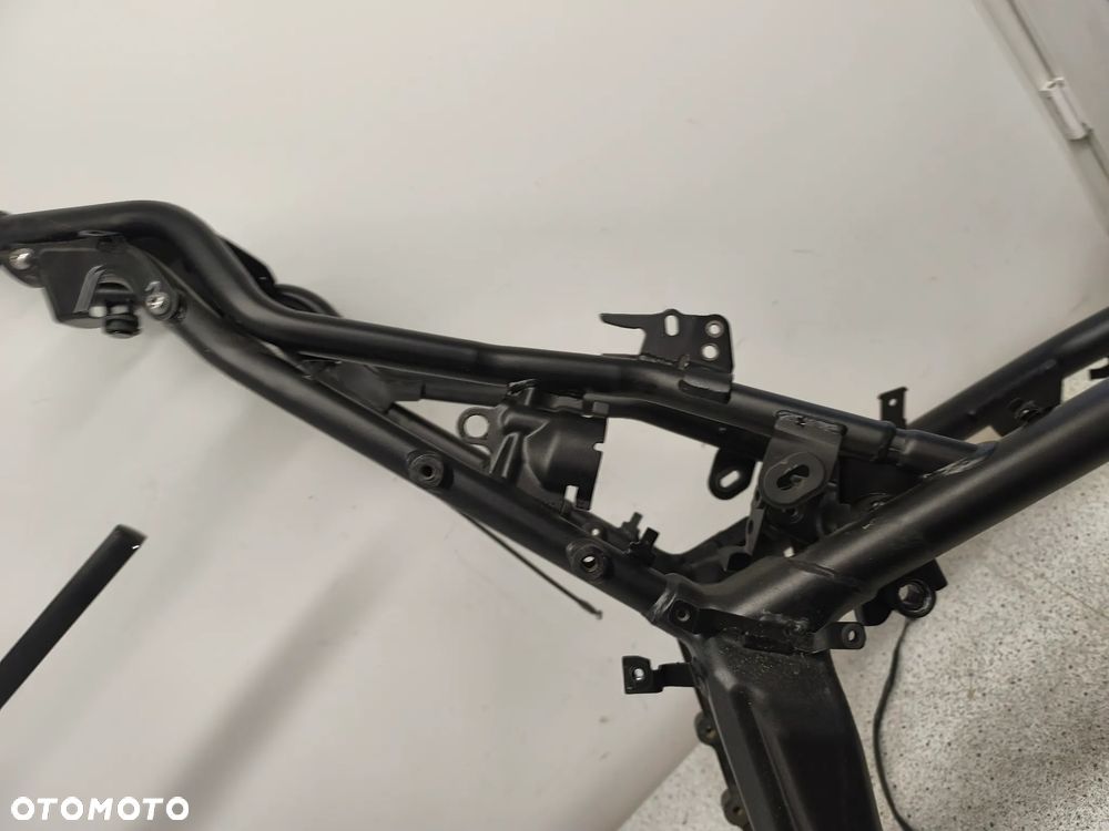 Rama z dokumentami Triumph Trident 660 2022 - 13