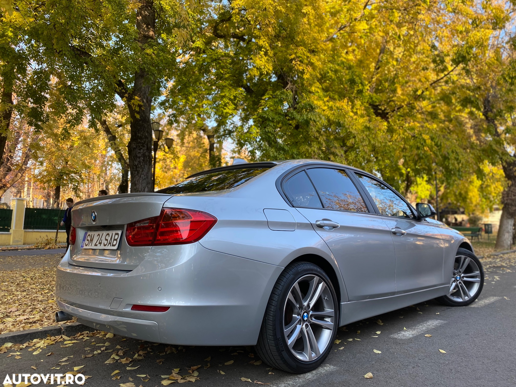 BMW Seria 3 320d Aut. - 12