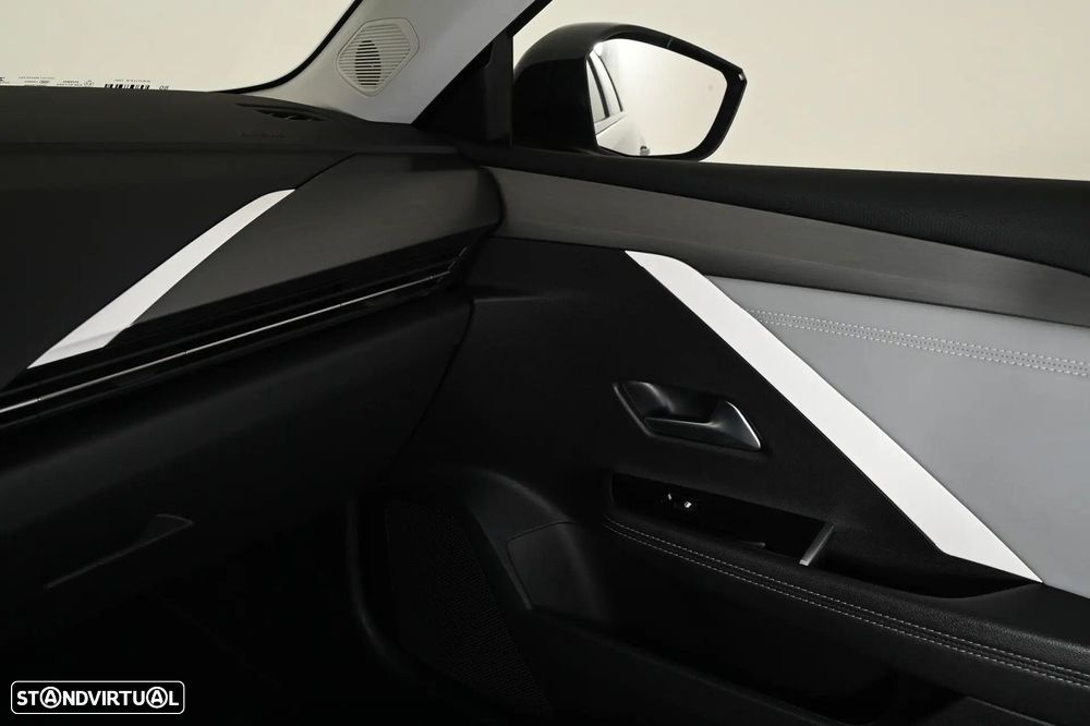 Opel Astra 1.2 T Elegance - 24