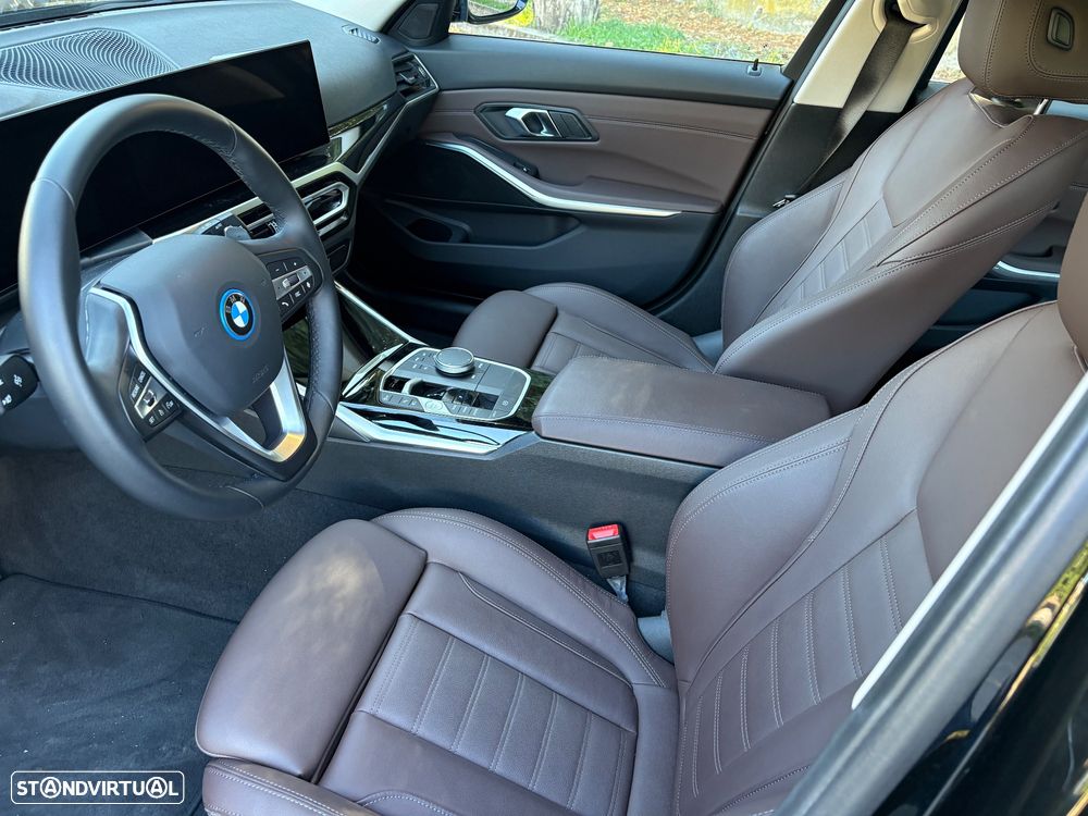BMW 330 e Touring xDrive Aut. Sport Line - 7