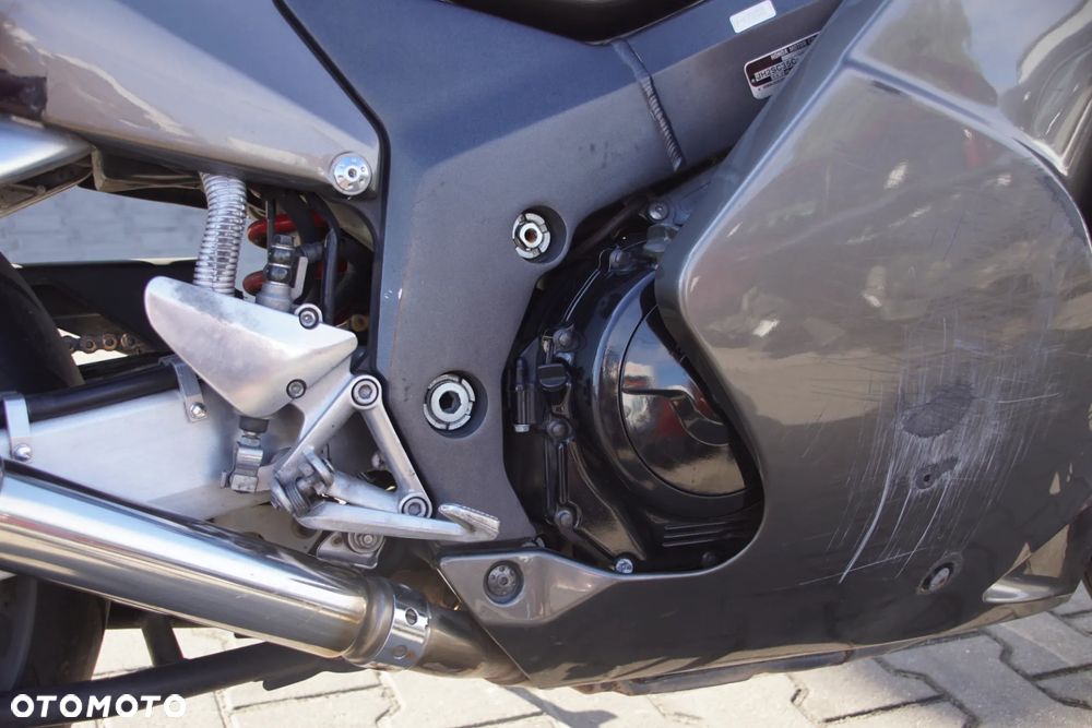 Motocykl na części - Honda CBR 1100XX Blackbird 1137 cm3 163 KM SC42E 1997R Silnik Skrzynia Owiewka Szyba Lusterko Kufer Laga Wahacz Łańcuch Wydech Siedzenie Sterownik Moduł Czujnik Licznik Manetka - 14