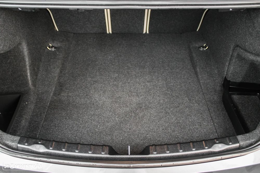 BMW 320 d Line Luxury - 30