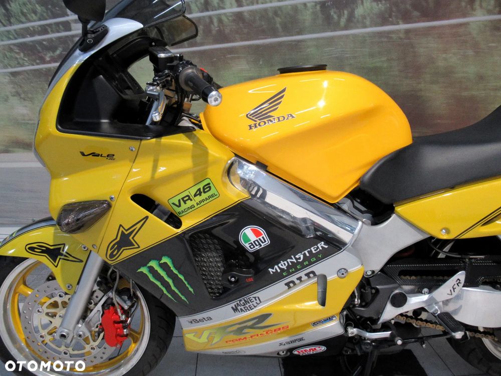 Honda VFR - 19