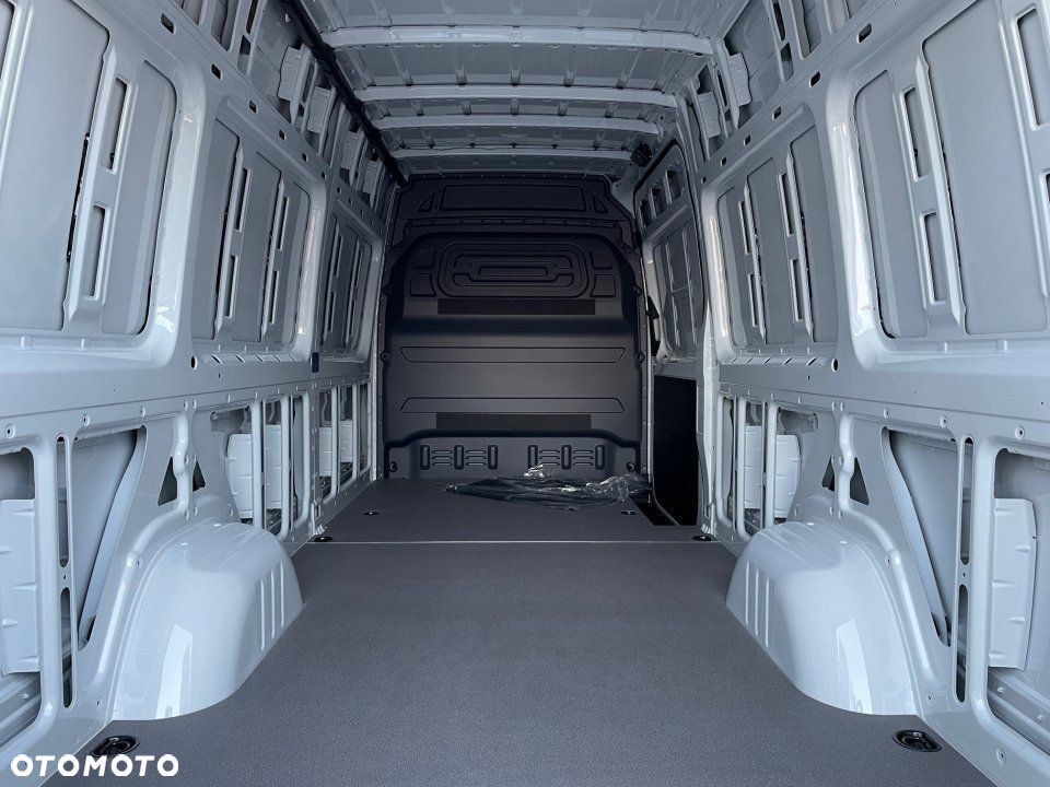 Mercedes-Benz Sprinter - 4