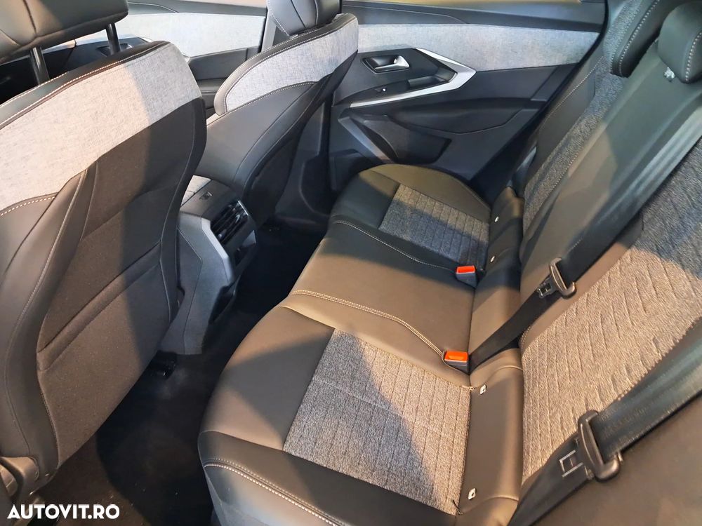 Peugeot 3008 Hybrid 145 e-DSC6 Allure - 17