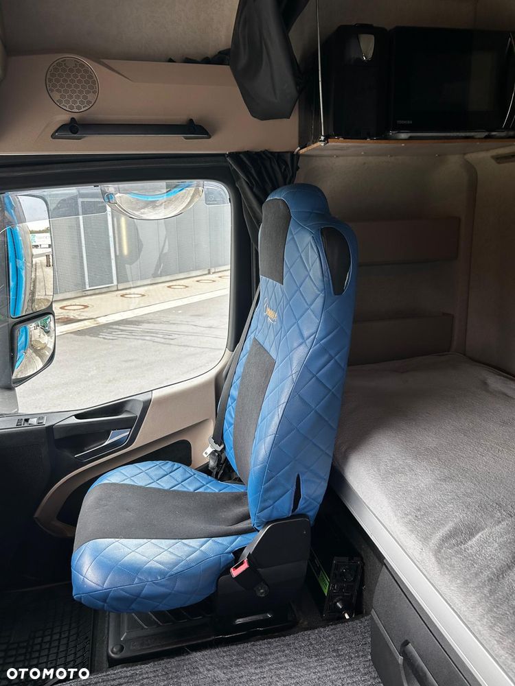 Mercedes-Benz 1832 - 23