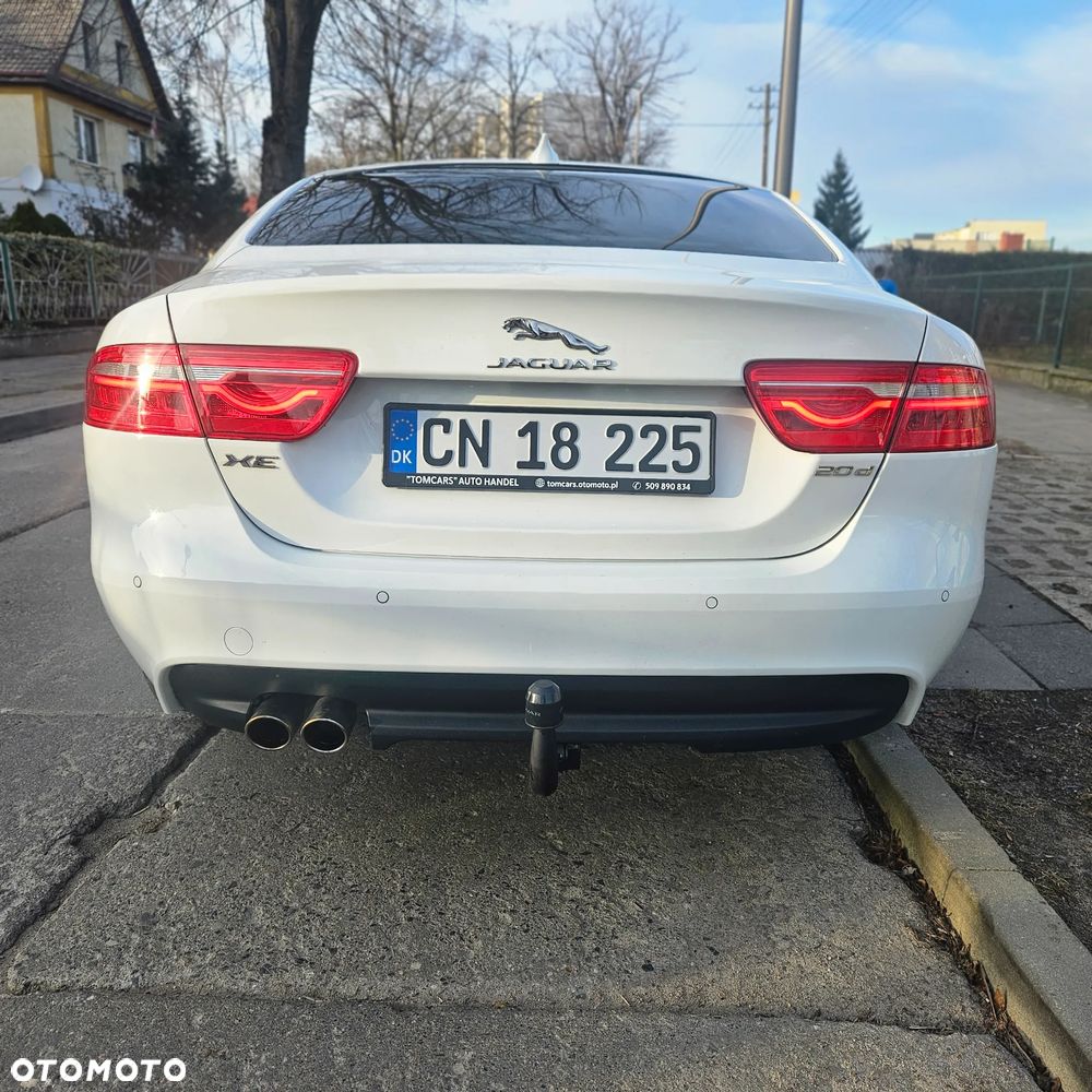 Jaguar XE - 9