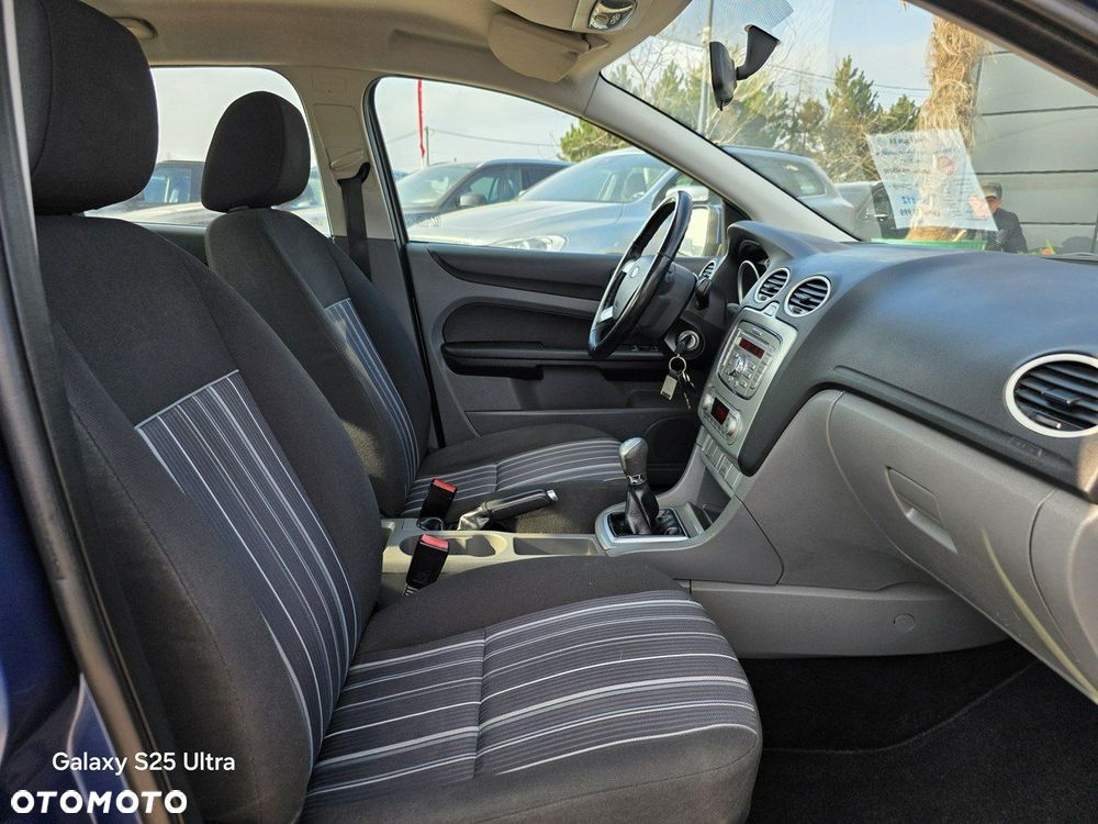 Ford Focus - 32