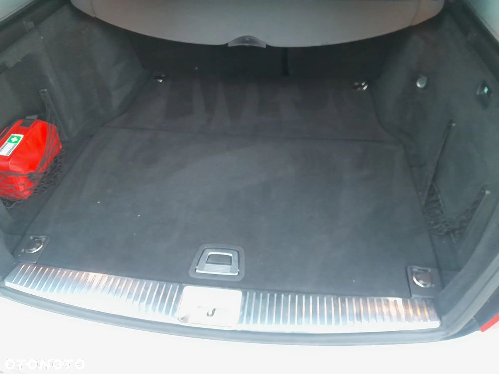 Mercedes-Benz Klasa C 220 CDI DPF Automatik BlueEFFICIENCY Avantgarde - 23