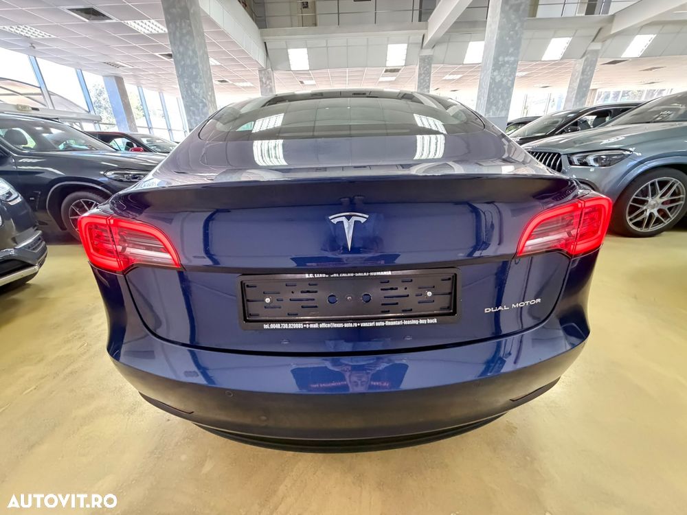 Tesla Model 3 - 10