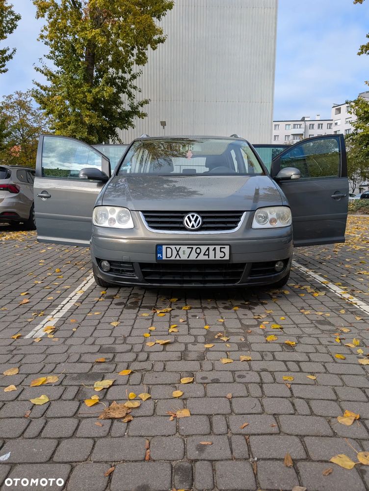 Volkswagen Touran 2004 photo 2