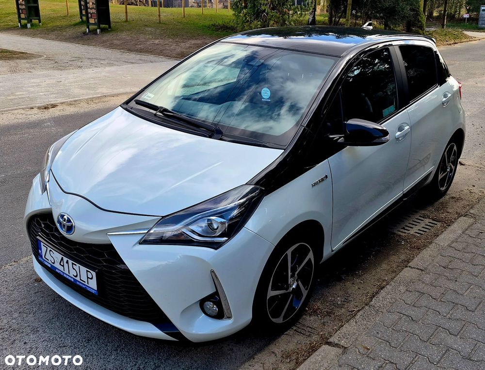 Toyota Yaris Hybrid 100 Selection - 2