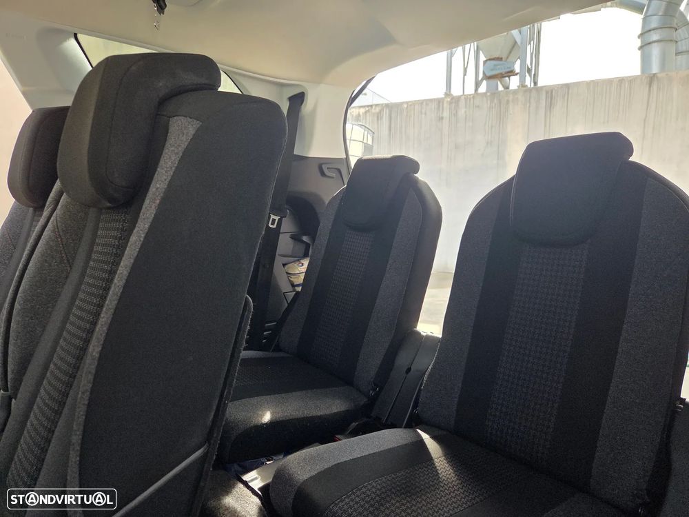 Peugeot 5008 - 22