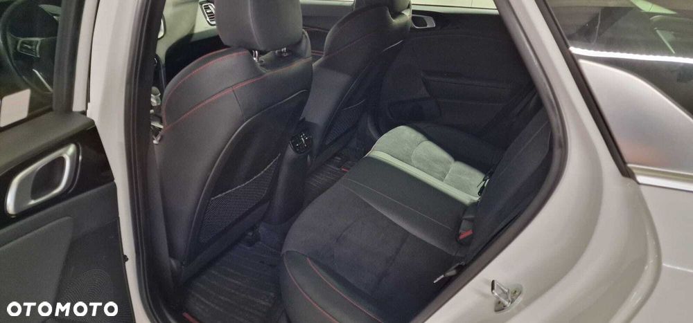 Kia ProCeed 1.6 T-GDI GT DCT - 10