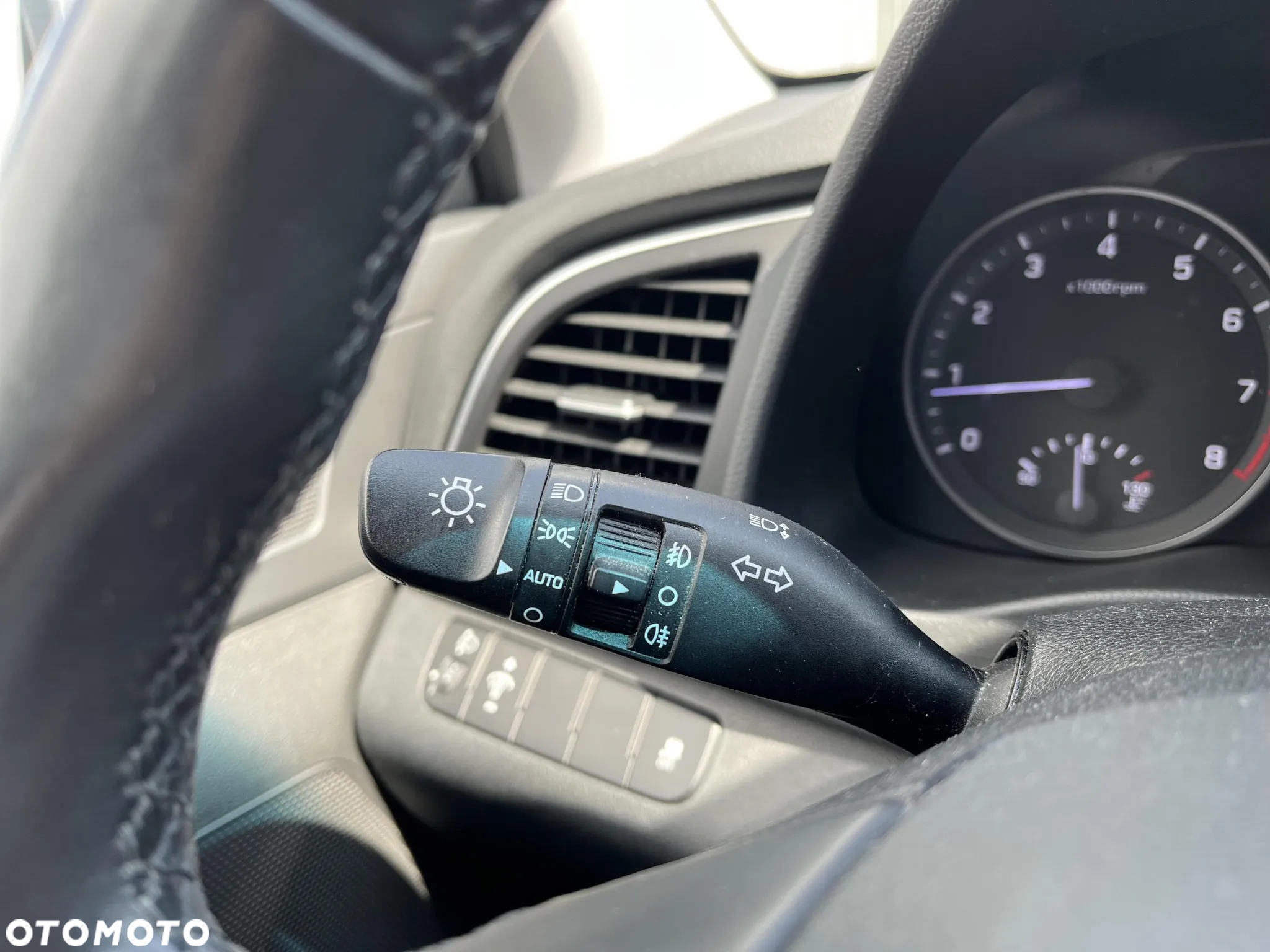 Hyundai Elantra 1.6 Comfort - 22