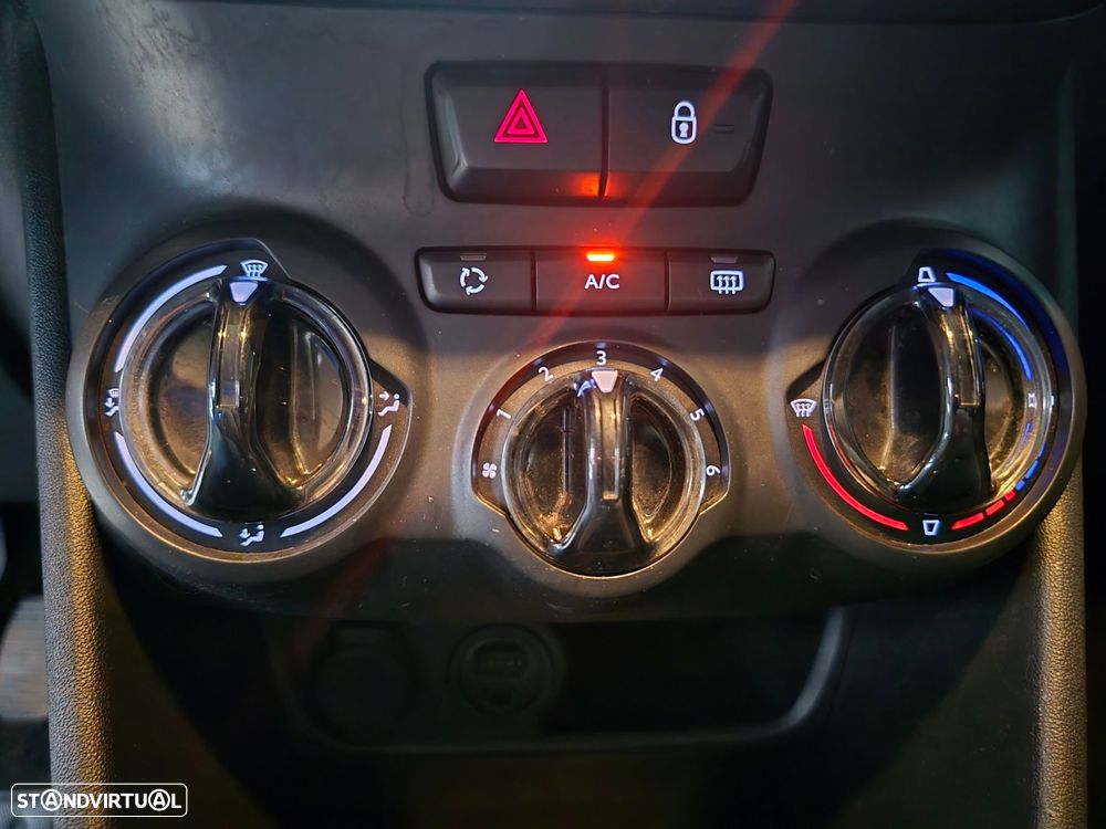 Peugeot 208 - 15