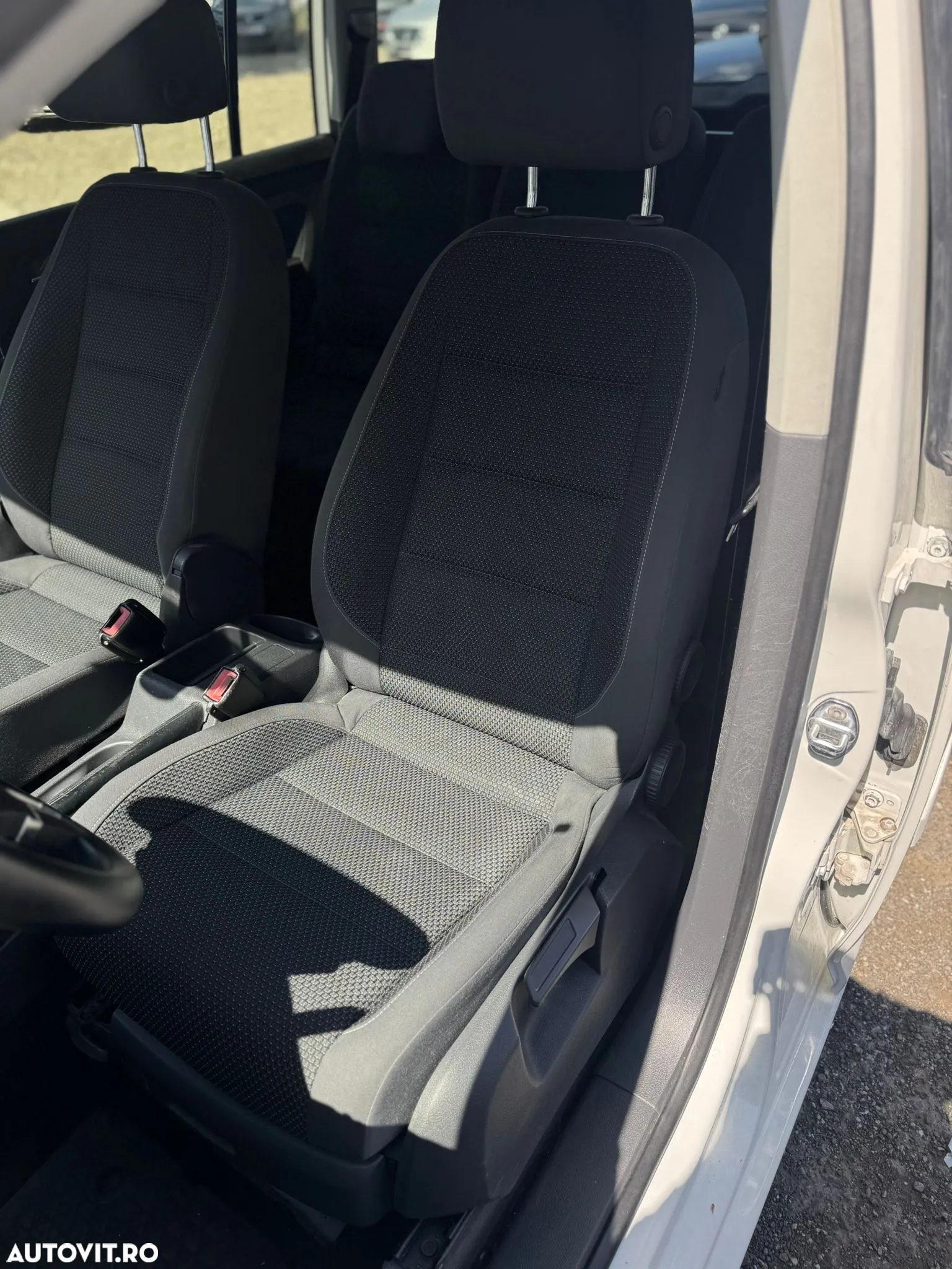 Volkswagen Touran 2.0 TDI DSG Comfortline - 31