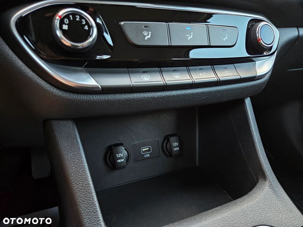 Hyundai i30 1.5 DPI Classic + - 18