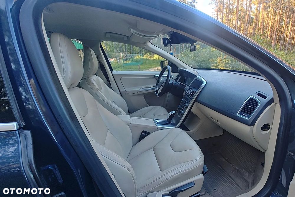 Volvo XC 60 2.4D AWD Momentum - 13