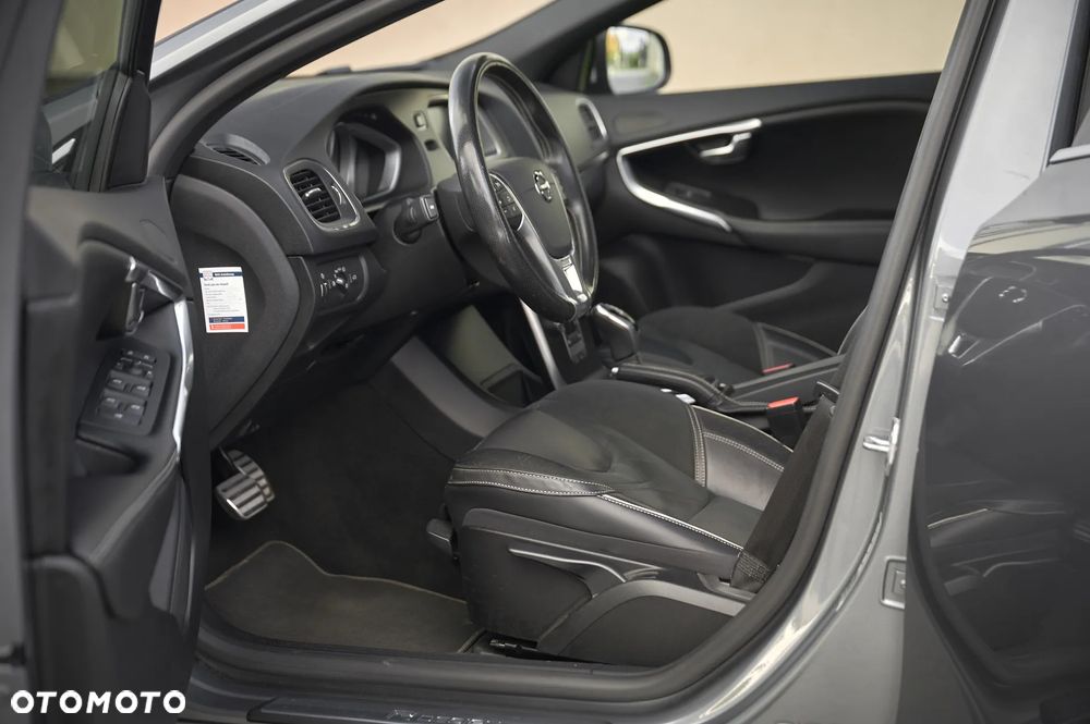 Volvo V40 D3 Geartronic RDesign - 24