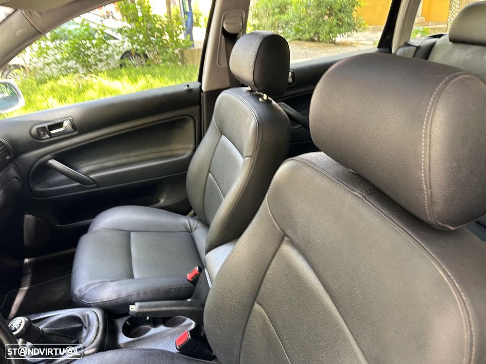 VW Passat Variant 1.9 TDi Confl Top EC - 16