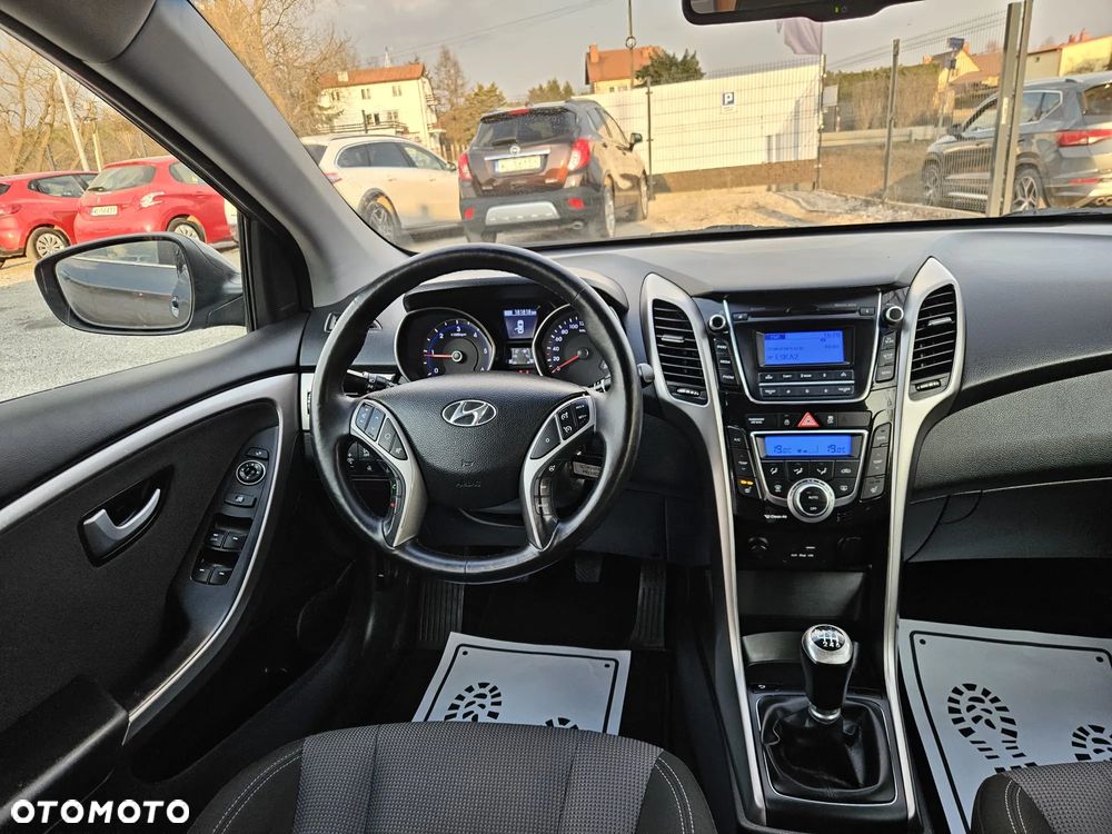 Hyundai i30 blue Kombi 1.6 CRDi Classic - 22