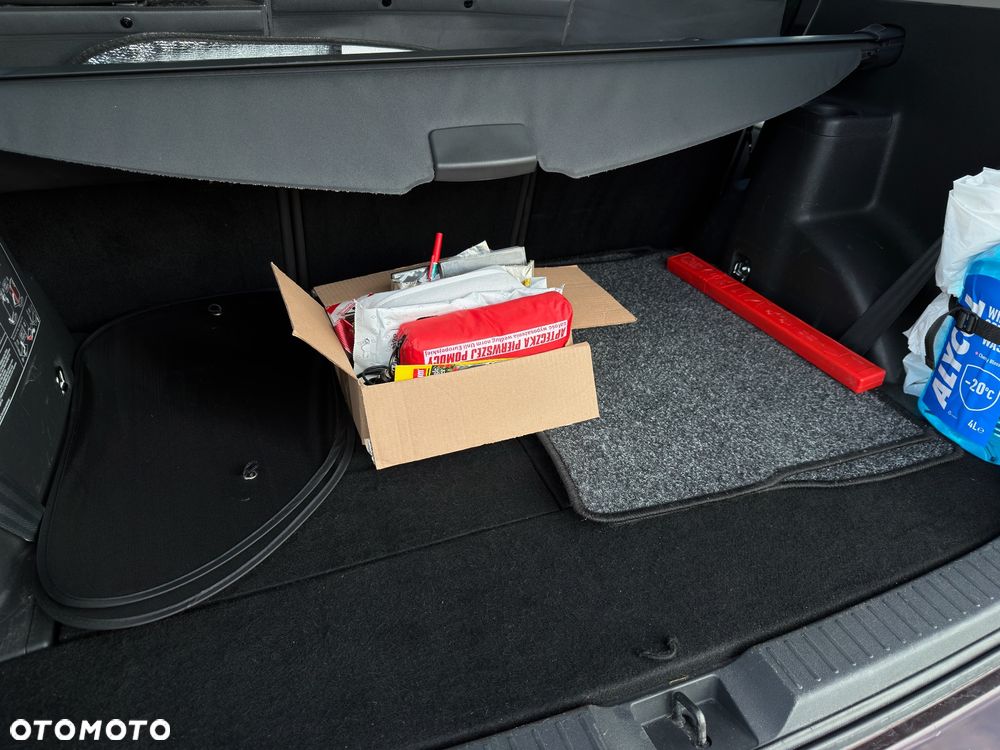 Toyota Corolla Verso 1.8 Premium + 7os MM - 11