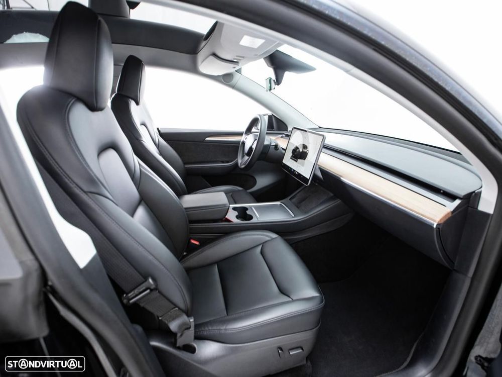 Tesla Model Y Performance Dual Motor AWD - 11