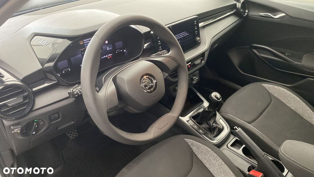Skoda Fabia 1.0 Essence - 10