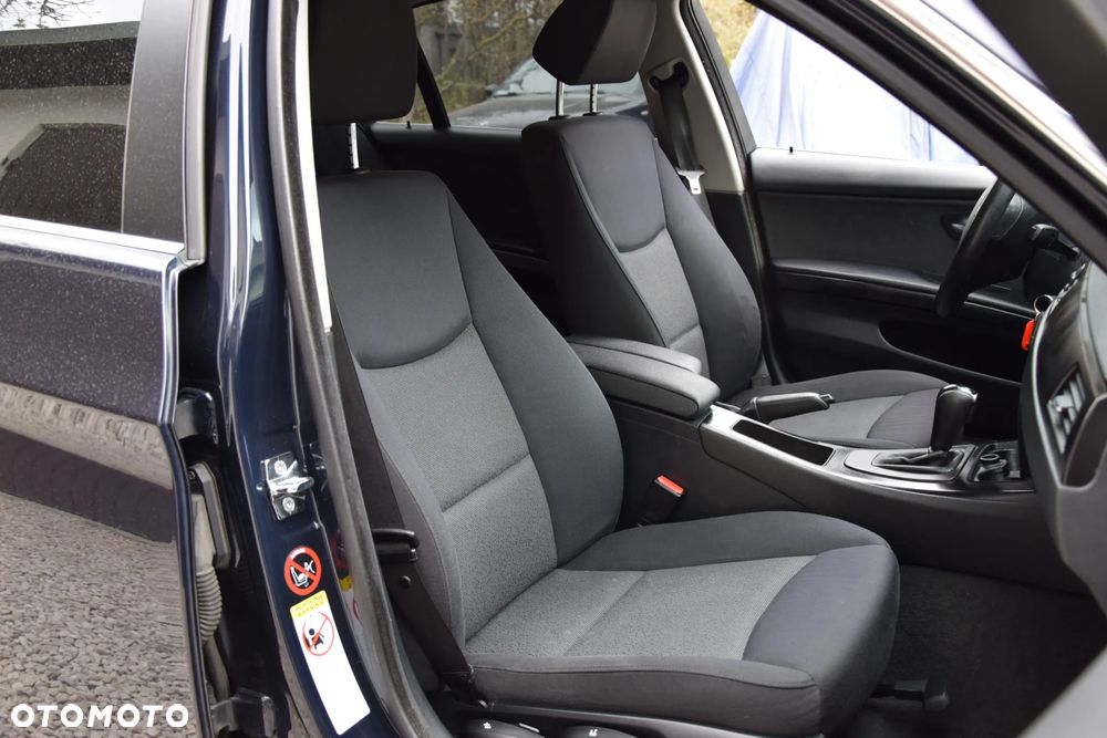 BMW Seria 3 325i - 23