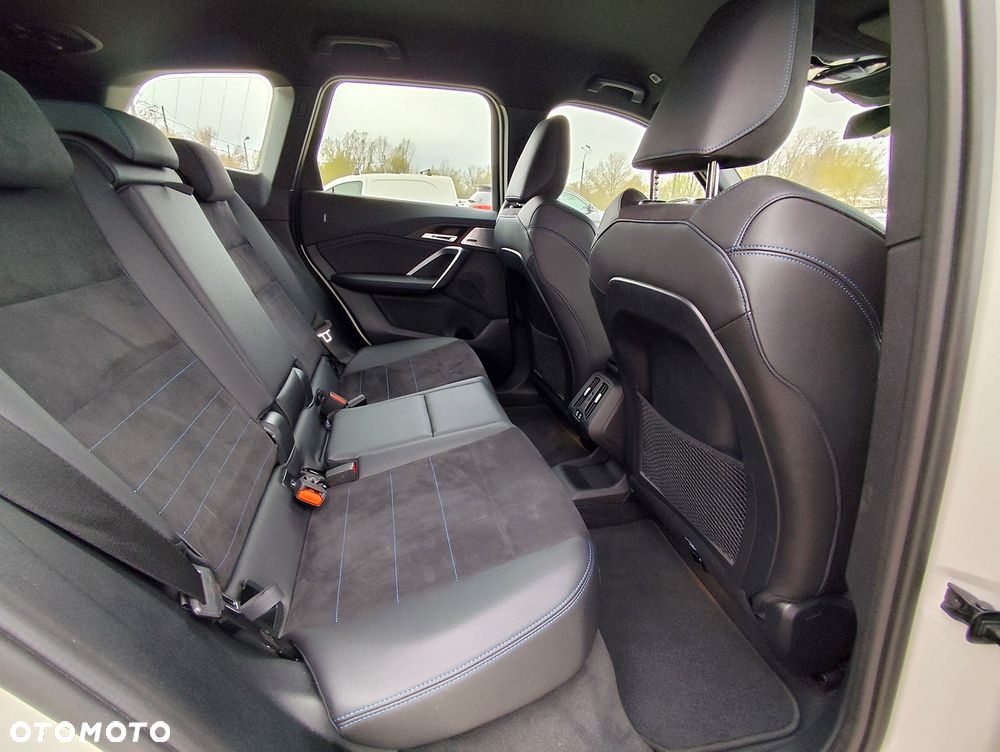 BMW iX1 xDrive30 66.5kWh M Sport - 9