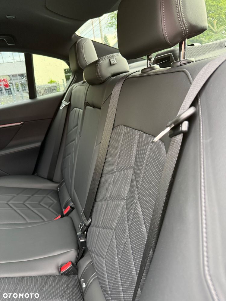BMW Seria 5 520d xDrive mHEV - 14
