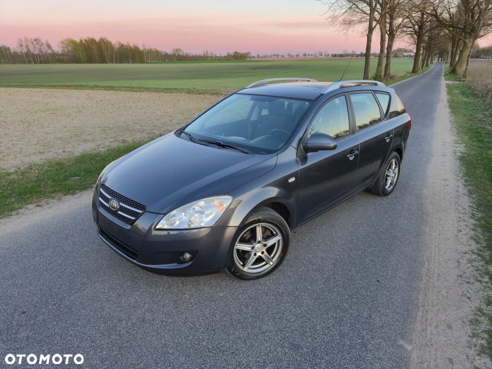Kia Ceed - 24