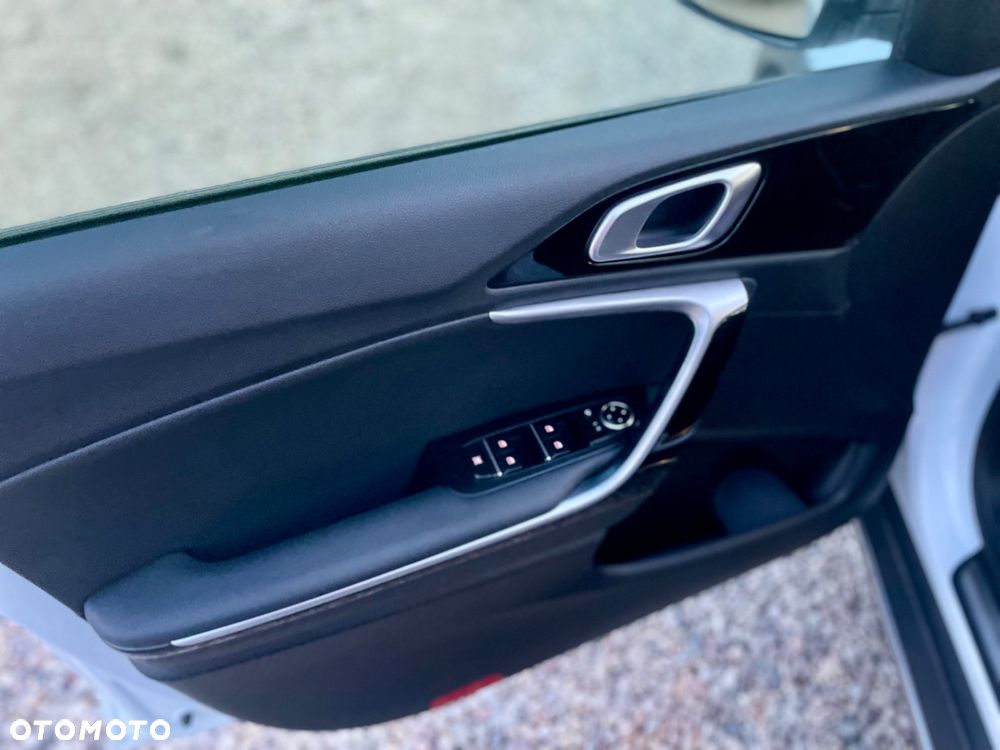 Kia XCeed 1.6 CRDi LAUNCH EDITION - 32