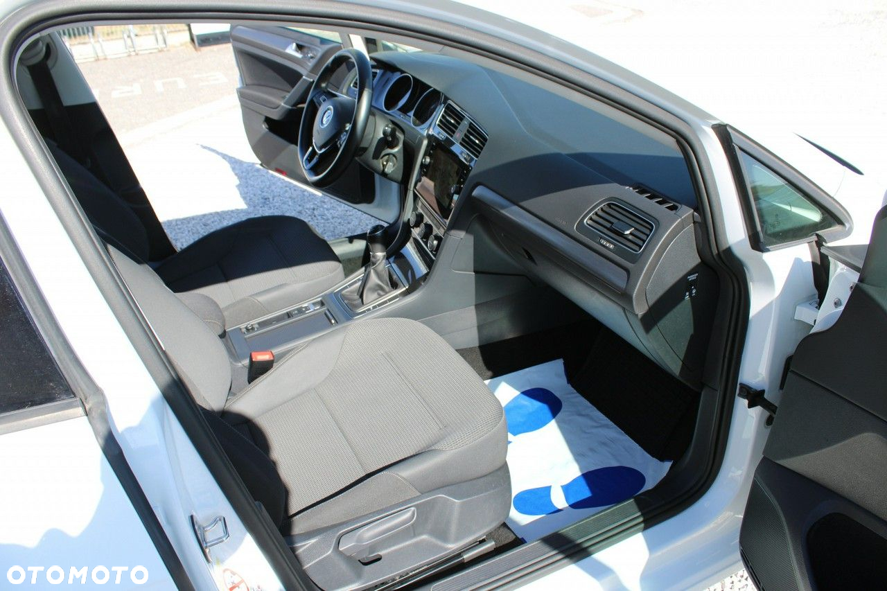 Volkswagen Golf - 32
