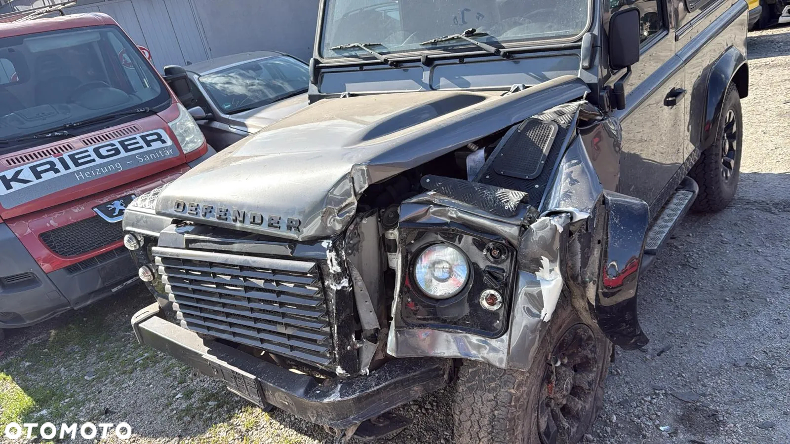 Land Rover Defender - 24