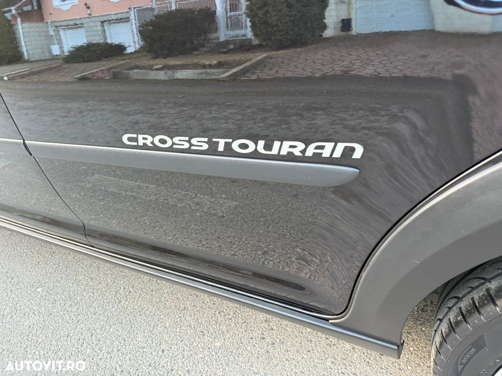 Volkswagen Touran 2.0 TDI DPF DSG Cross - 16