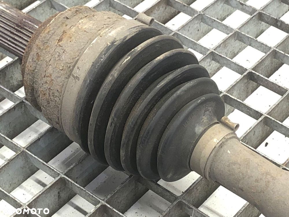 PÓŁOŚ PRAWY PRZÓD  MITSUBISHI LANCER VIII Sportback (CX_A) 2007 - 2022 1.8 (CX3A) 105 kW [143 - 5