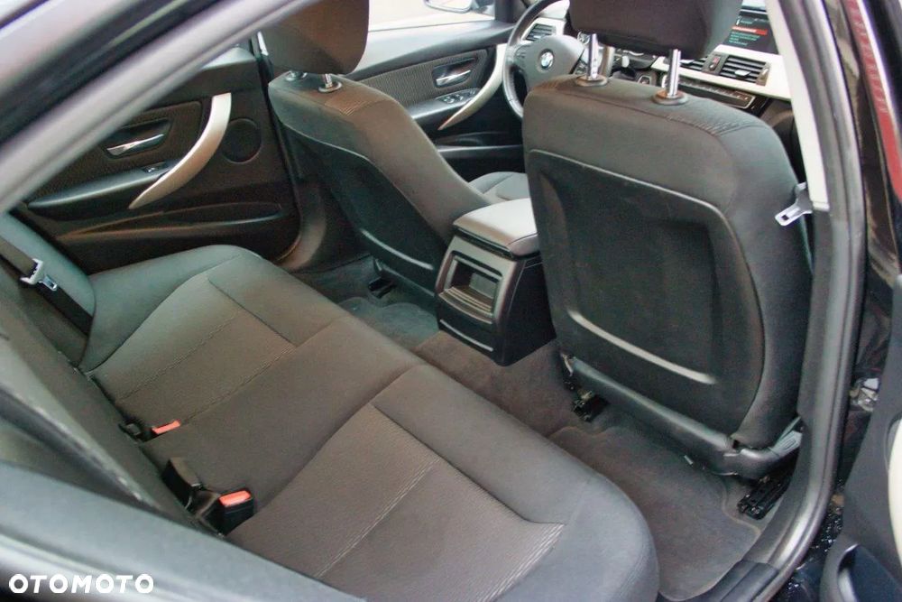 BMW Seria 3 318i - 12