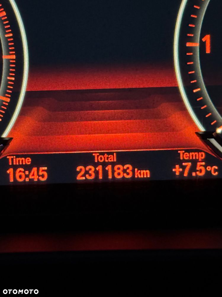 BMW Seria 5 M550d xDrive - 25