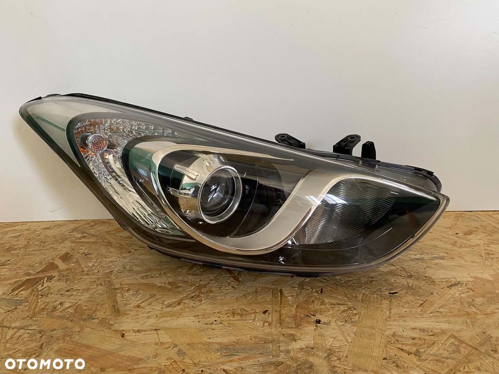 LAMPA PRAWA PRZÓD ZWYKŁA SOCZEWKA HYUNDAI i30 II 2011-2017 92102-A6030  GDe - 1