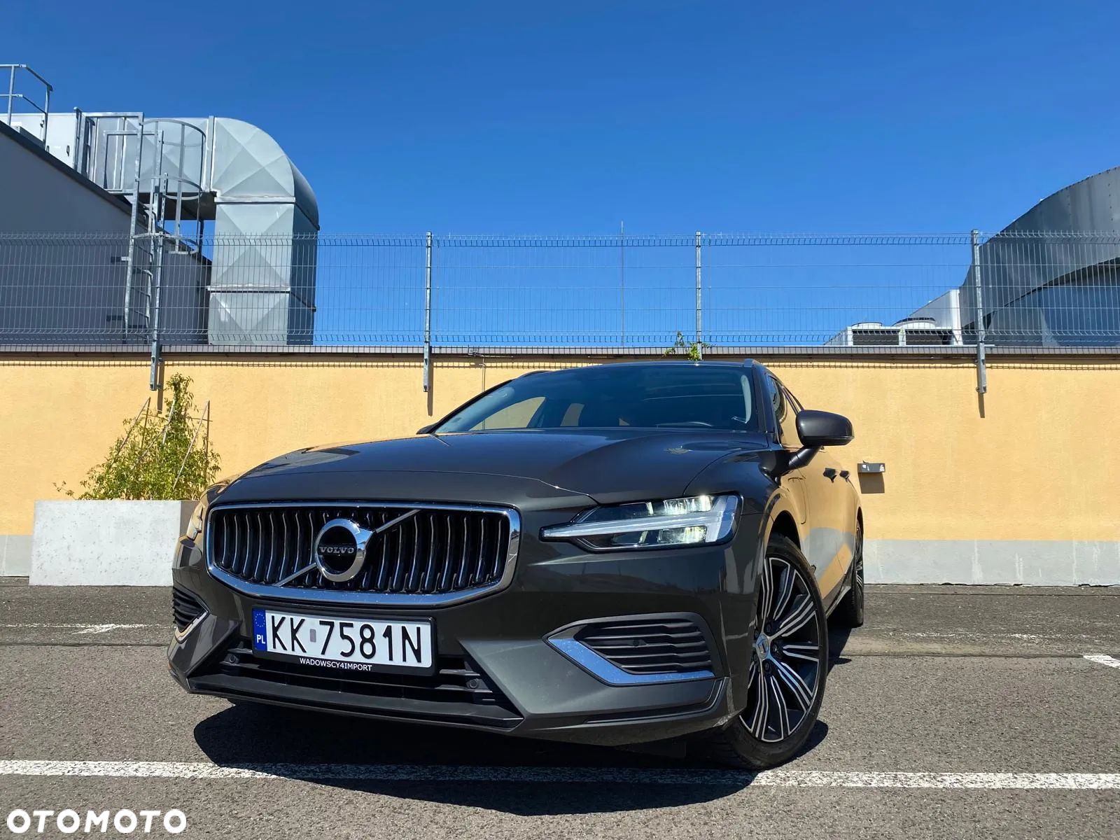 Volvo V60 T6 AWD Plug-In Hybrid Inscription - 1