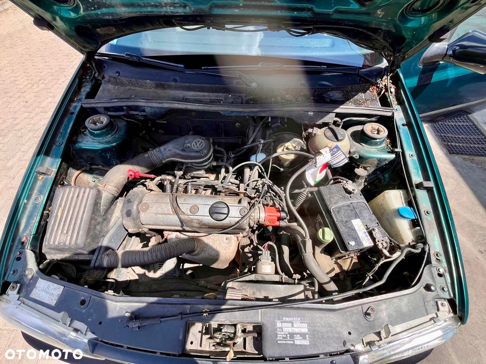 Volkswagen Golf 1.6 CL - 30