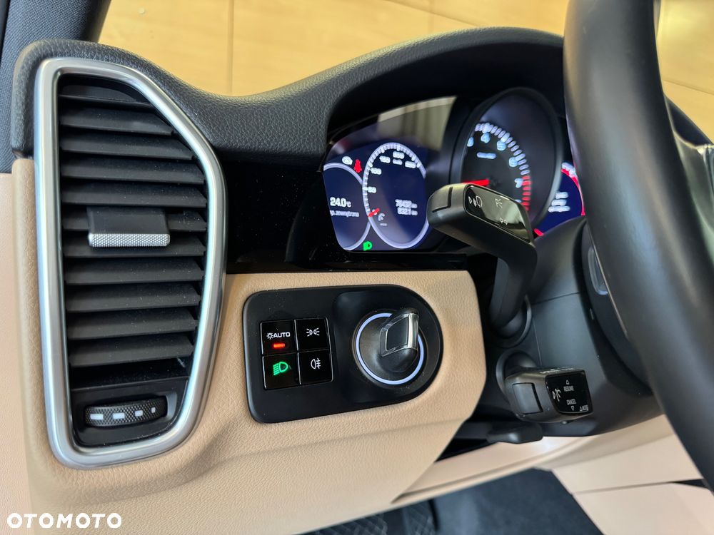 Porsche Cayenne Standard - 10